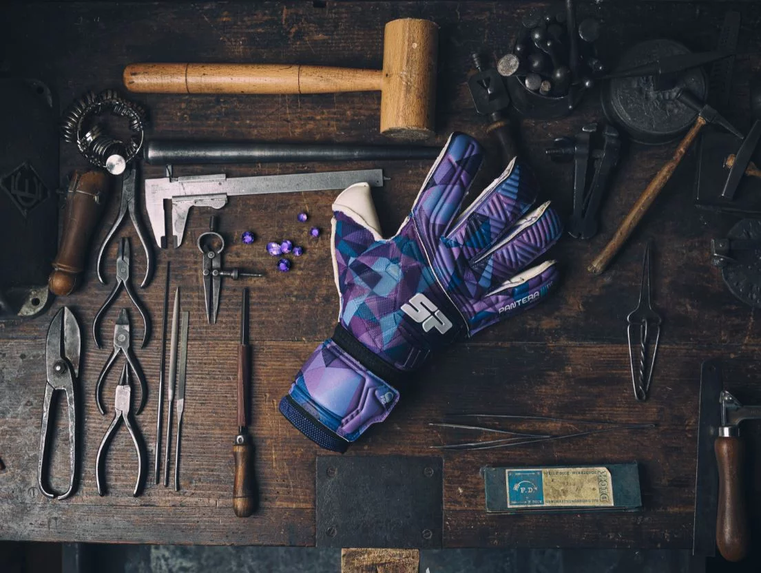 post card Guantes-Sp-Keepest-6.webp