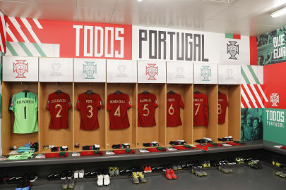AS CHUTEIRAS QUE OS JOGADORES USAM NUM CAMPO PROFISSIONAL
