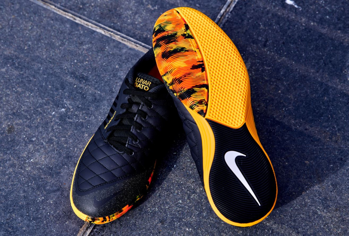 Nuevas zapatillas de fútbol sala Nike Nightfall Pack - Blogs - Fútbol  Emotion