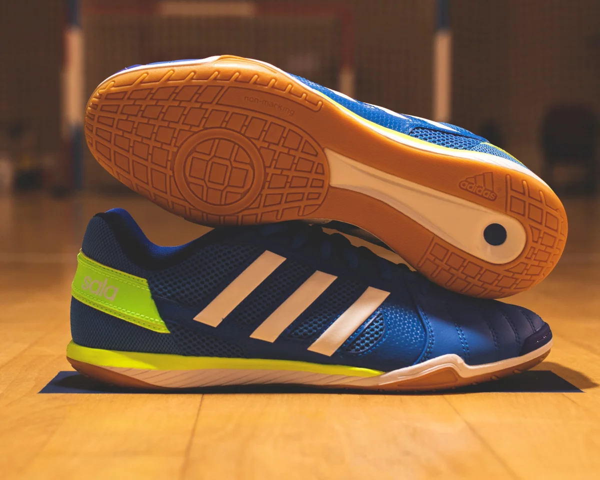 post card blog-adidastopsala-vs-nikereact-2.webp