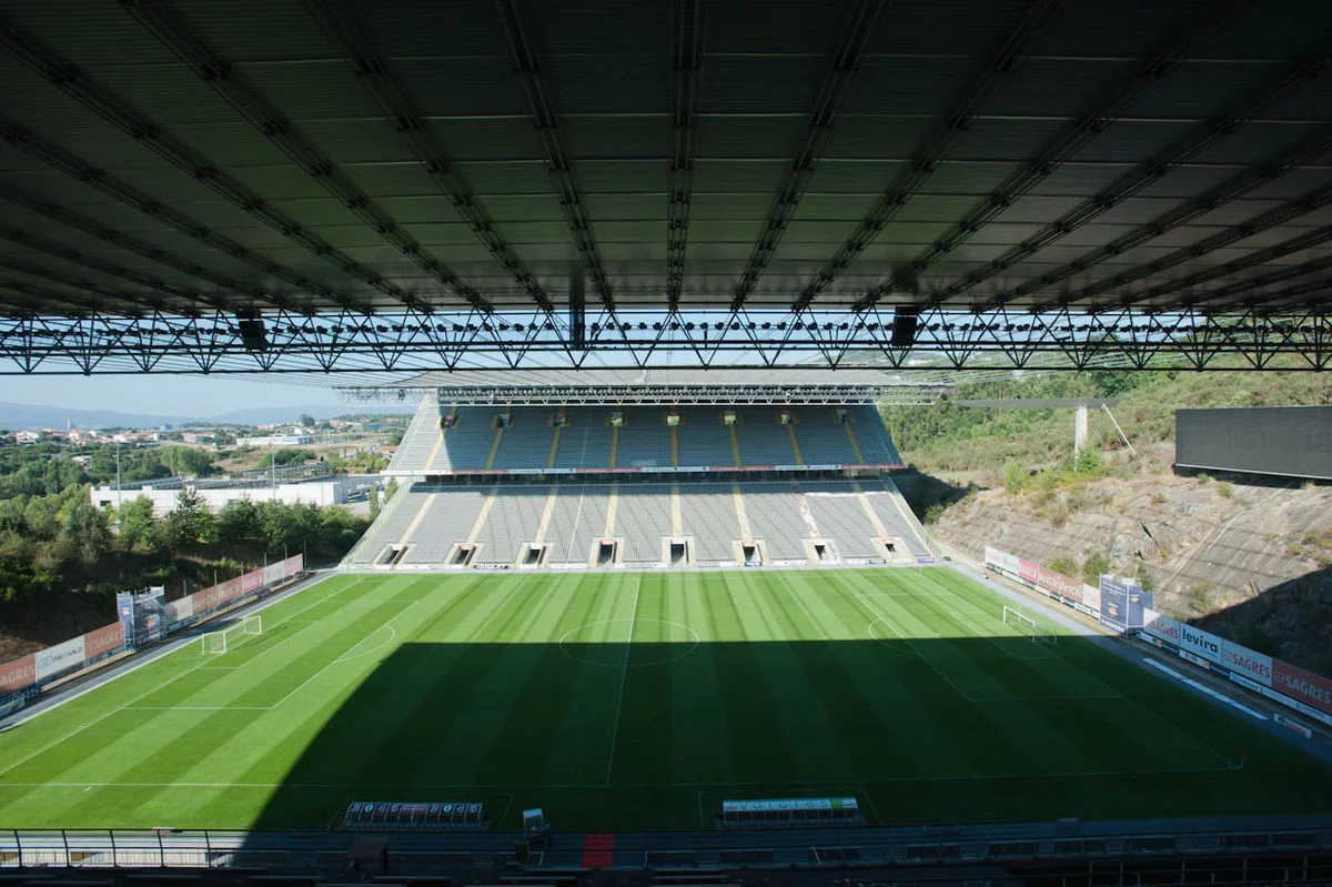 post card blog-estadios-futebol-estranhos-Braga.webp