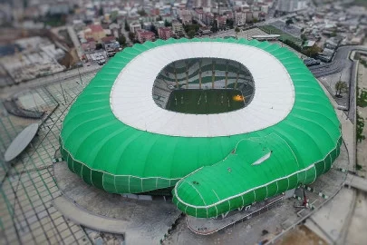 blog-estadios-futebol-estranhos-capa-01.webp