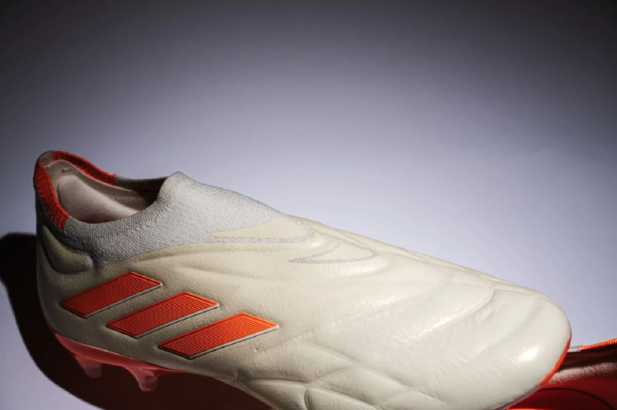 post card post-botas-sin-cordones-adidas-copa-pures.webp