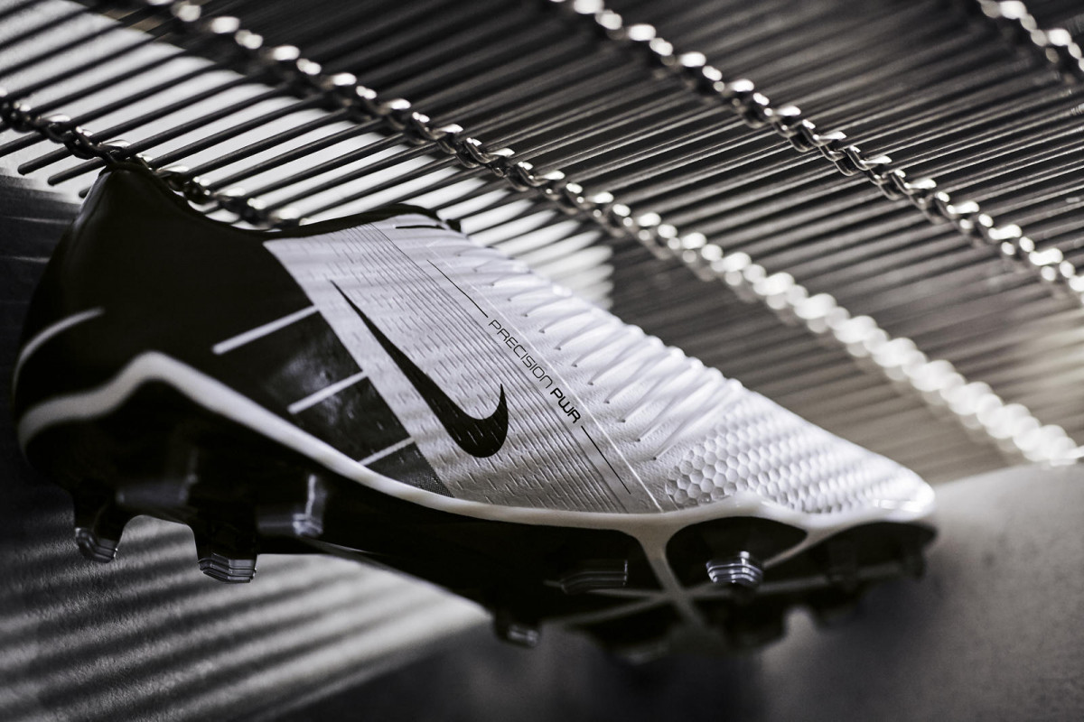NUEVAS NIKE PHANTOM VNM TOTAL 90 REMASTERED - Blog - Fútbol Emotion