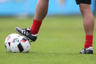 blog-futbolemotionportugal-chuteiraspelenatural-vs-sintéticas-capa-mod.webp