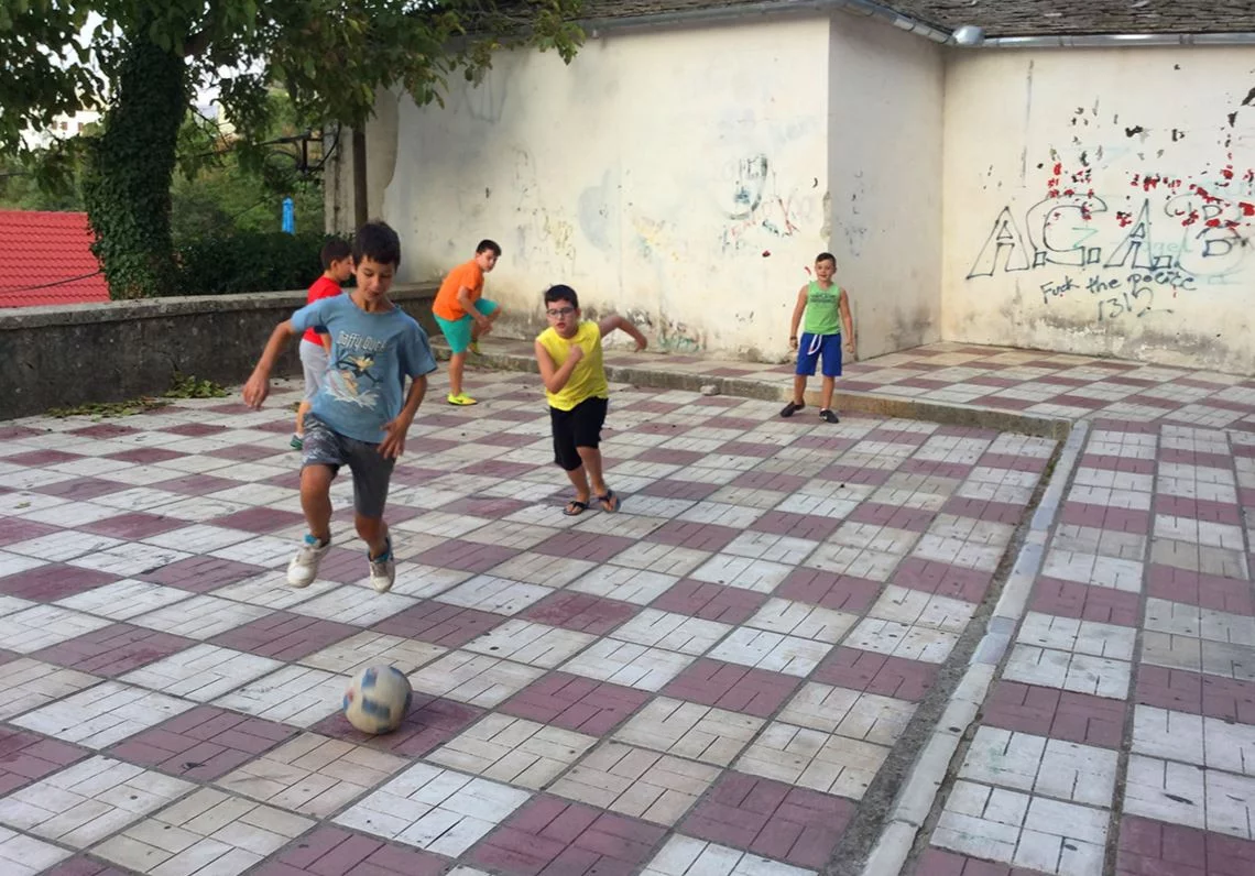 post card balones-para-jugar-en-la-calle-1.webp