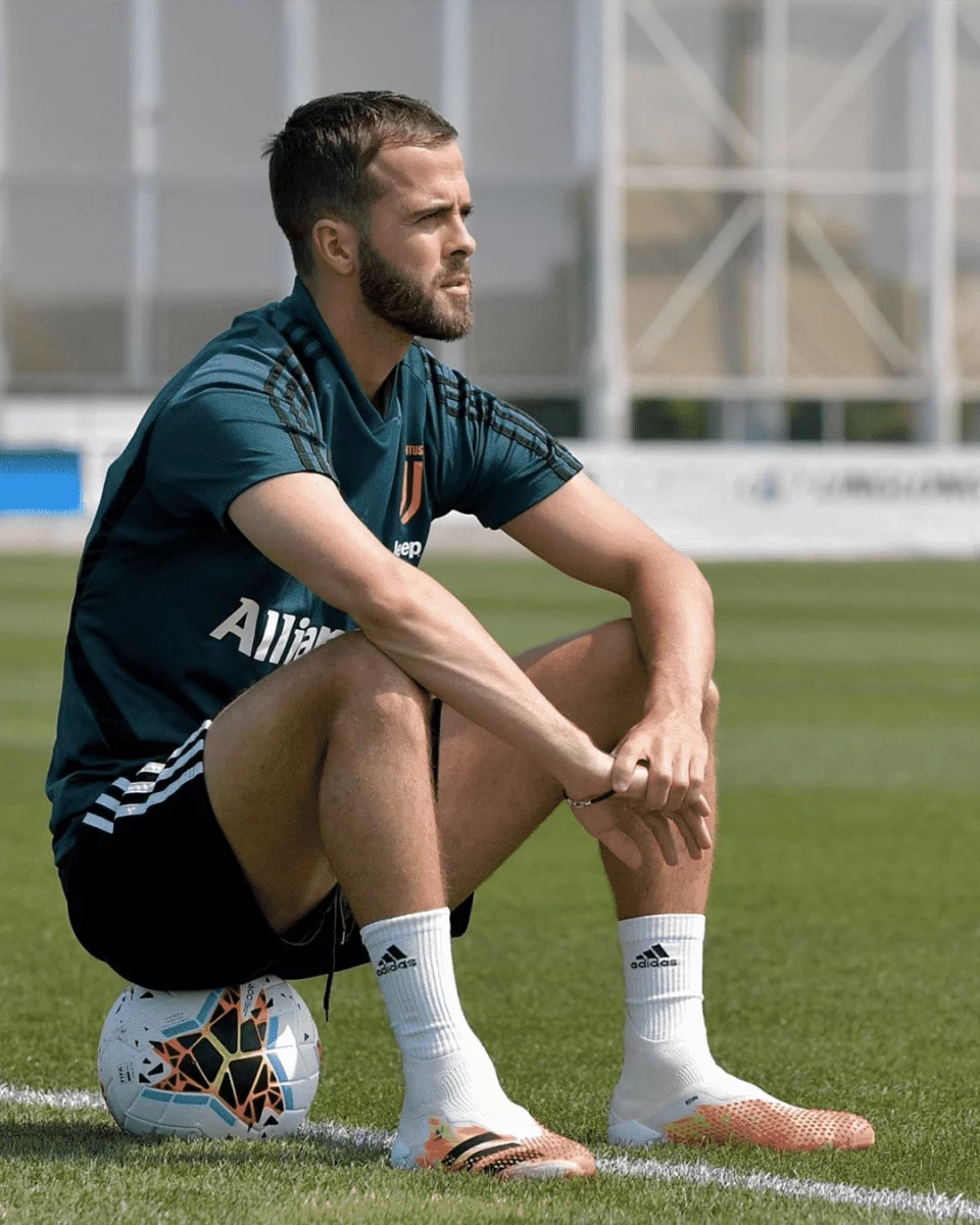post card miralem-pjanic-adidas-predator-20.webp