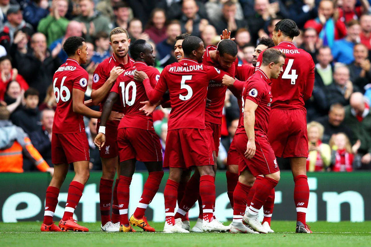 post card los_jugadores_del_liverpool_celebrando_un_gol.webp