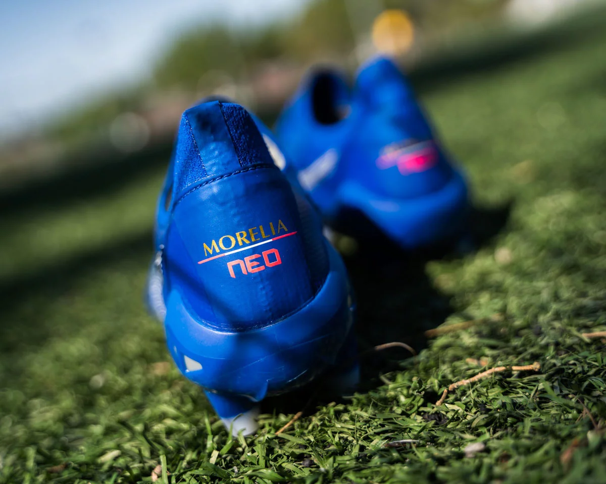 post card Mizuno-Morelia-Neo-III-Beta-futbolemotion-3.webp
