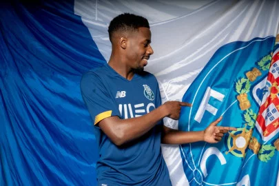 blogs-futbolemotionportugal-camisola-alternativa-fcporto-2020-capa.webp