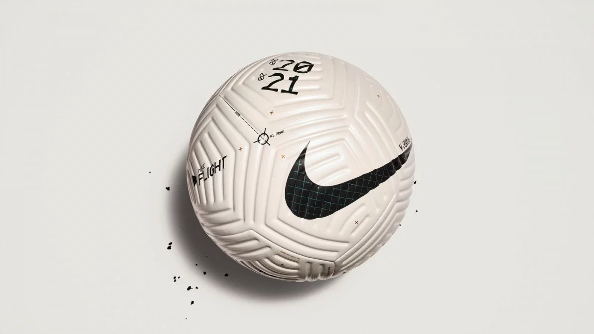 post card entrevista-Kieran-Ronan-Nike-Fligth-Ball-Futbolemotion-3.webp