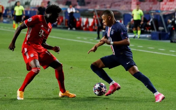 post card Botas-Nike-Mercurial-Mbappe-Rosas-futbolemotion-5.webp