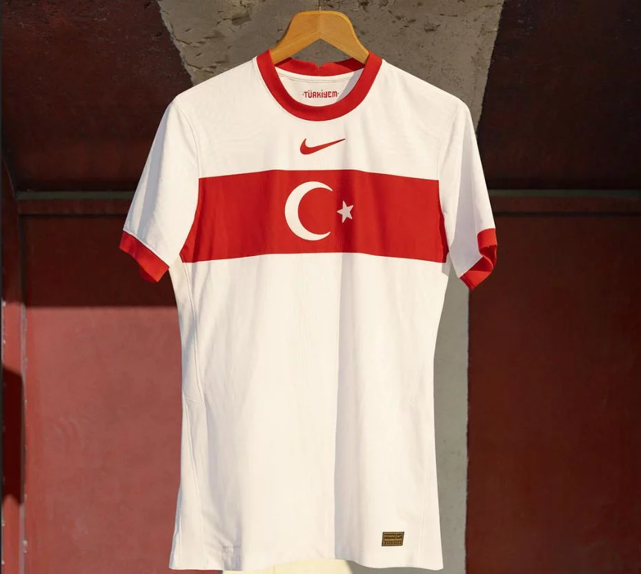 post card Camisetas-selecciones-internacionales-Nike-futbolemotion-11.webp
