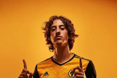 blogs-futbolemotionportugal-fabio-silva-assina-pelo-wolverhampton-1nova.webp