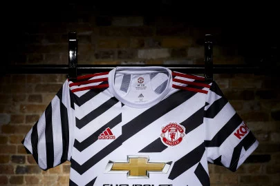 blogs-futbolemotion-portugal-nova-camisola-united-1.webp