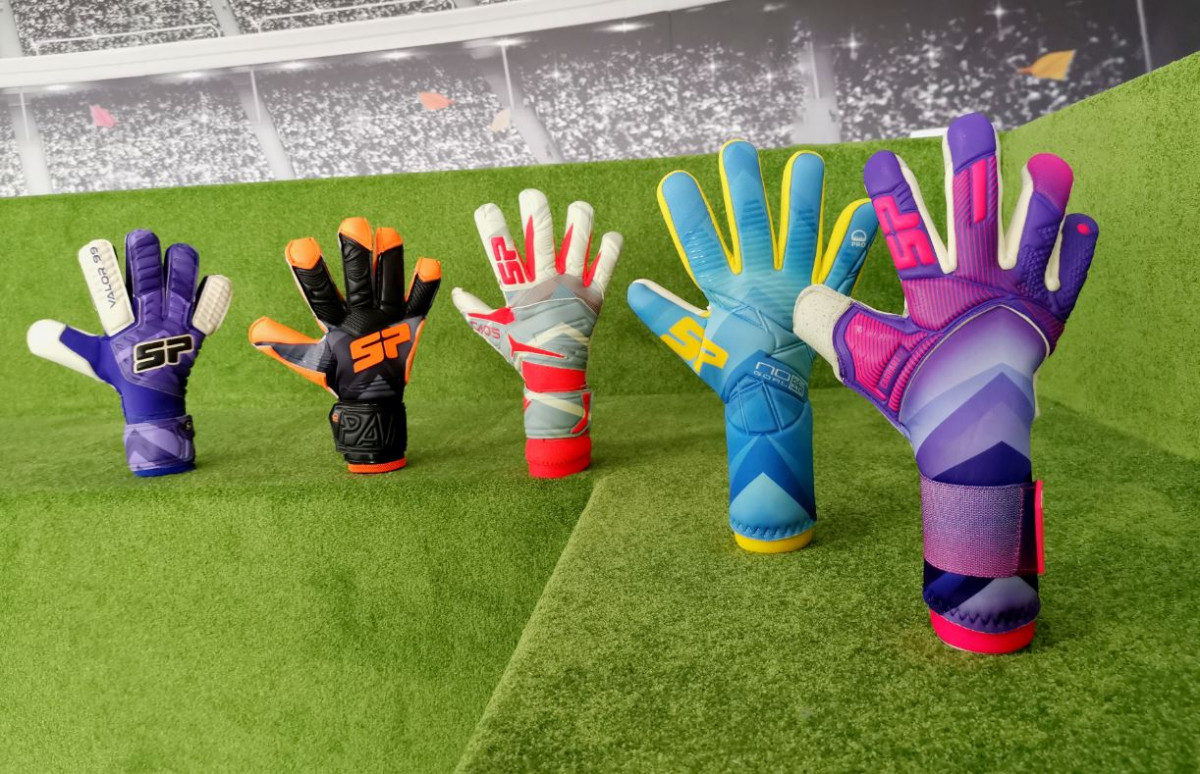 Selección conjunta silbar A pie Nueva colección de guantes SP Summit - Blogs - Fútbol Emotion