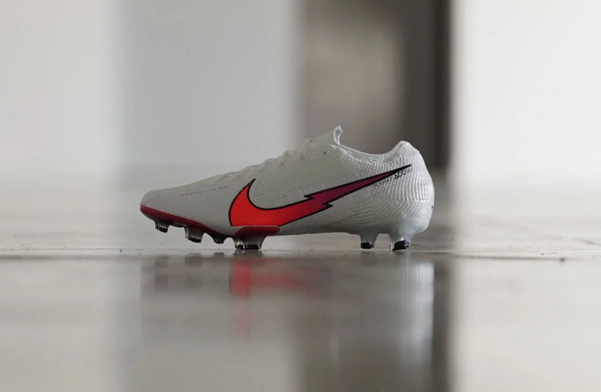 post card Nike-Flash-Crimson-Pack-futbolemotion-2.webp