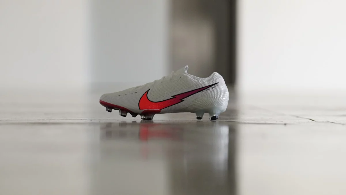 post card blogs-futbolemotion-portugal-speed-boots-2.webp