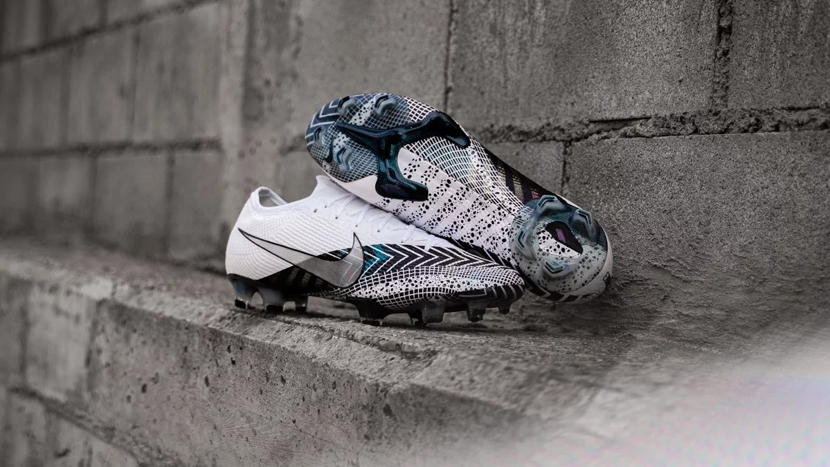 post card blogs-futbolemotion-portugal-speed-boots-4.webp