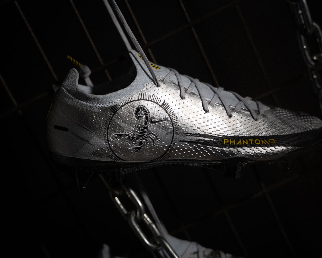 Botas de futbol nike plateadas hot sale