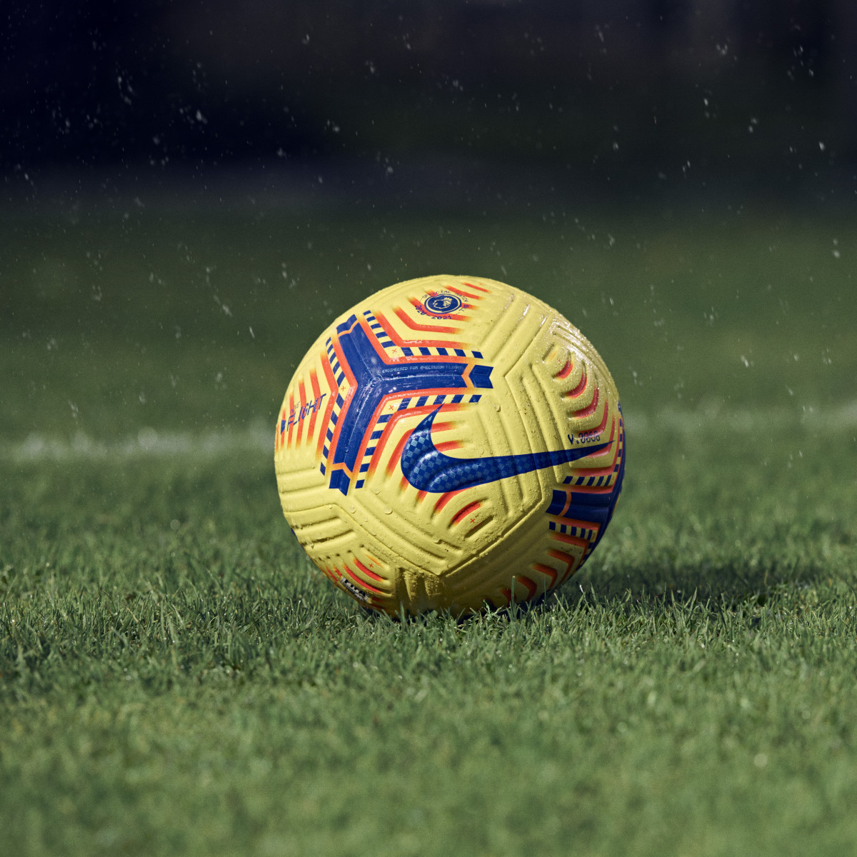 Nuovo pallone Nike Hi-Vis Winter Premier League