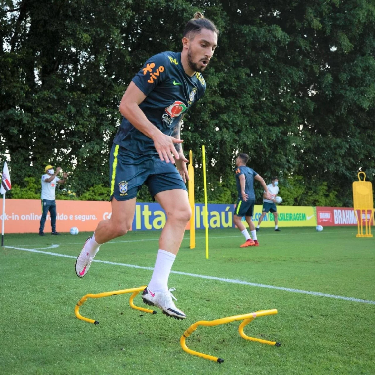 post card blogs-futbolemotionportugal-botas-futebol-2.webp