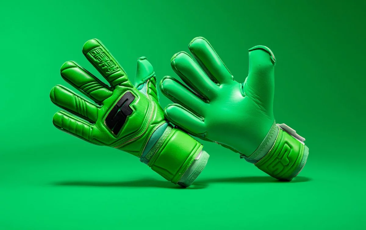 post card SP-Serendipity-Neon-futbolemotion-2.webp