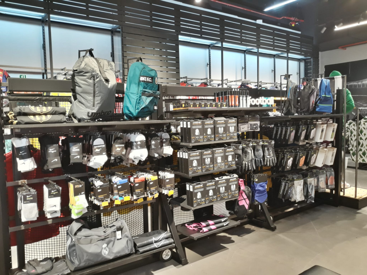 Nueva tienda Fútbol Emotion en el Centro Comercial Splau - Blogs - Fútbol  Emotion
