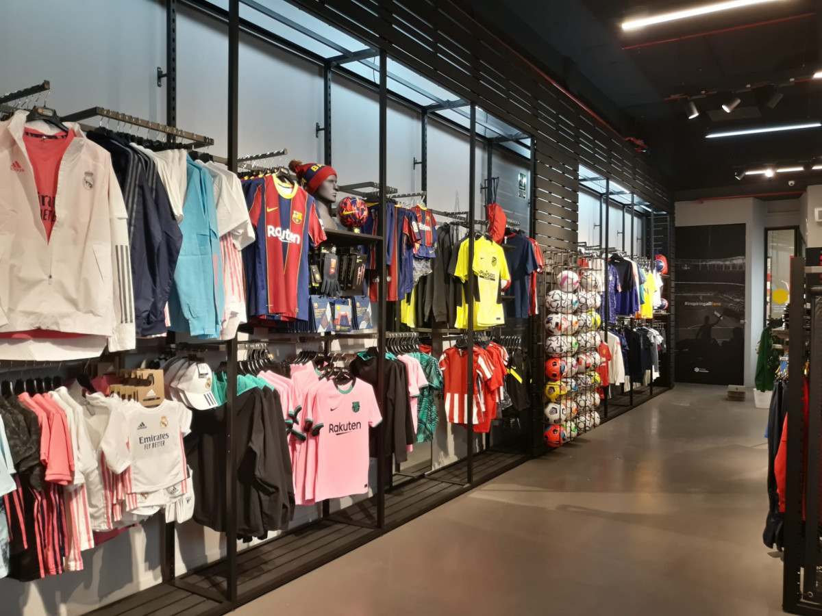 Nueva tienda Fútbol Emotion en el Centro Comercial Splau - Blogs - Fútbol  Emotion