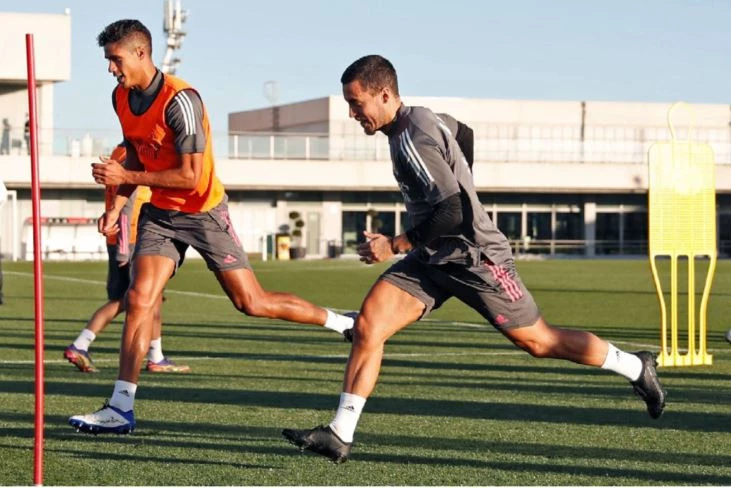 post card Nike-Mercurial-21-Blackout-futbolemotion-1.webp