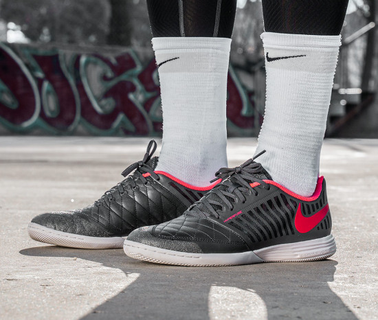 desmayarse Hablar con cuidadosamente Diferencias entre zapatillas de futsal Nike - Blogs - Fútbol Emotion