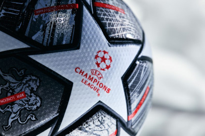 Nuevo balón de la Champions League 20 Aniversario