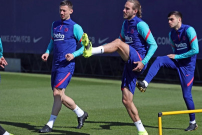 Courtois y Lenglet utilizan botas Blackout