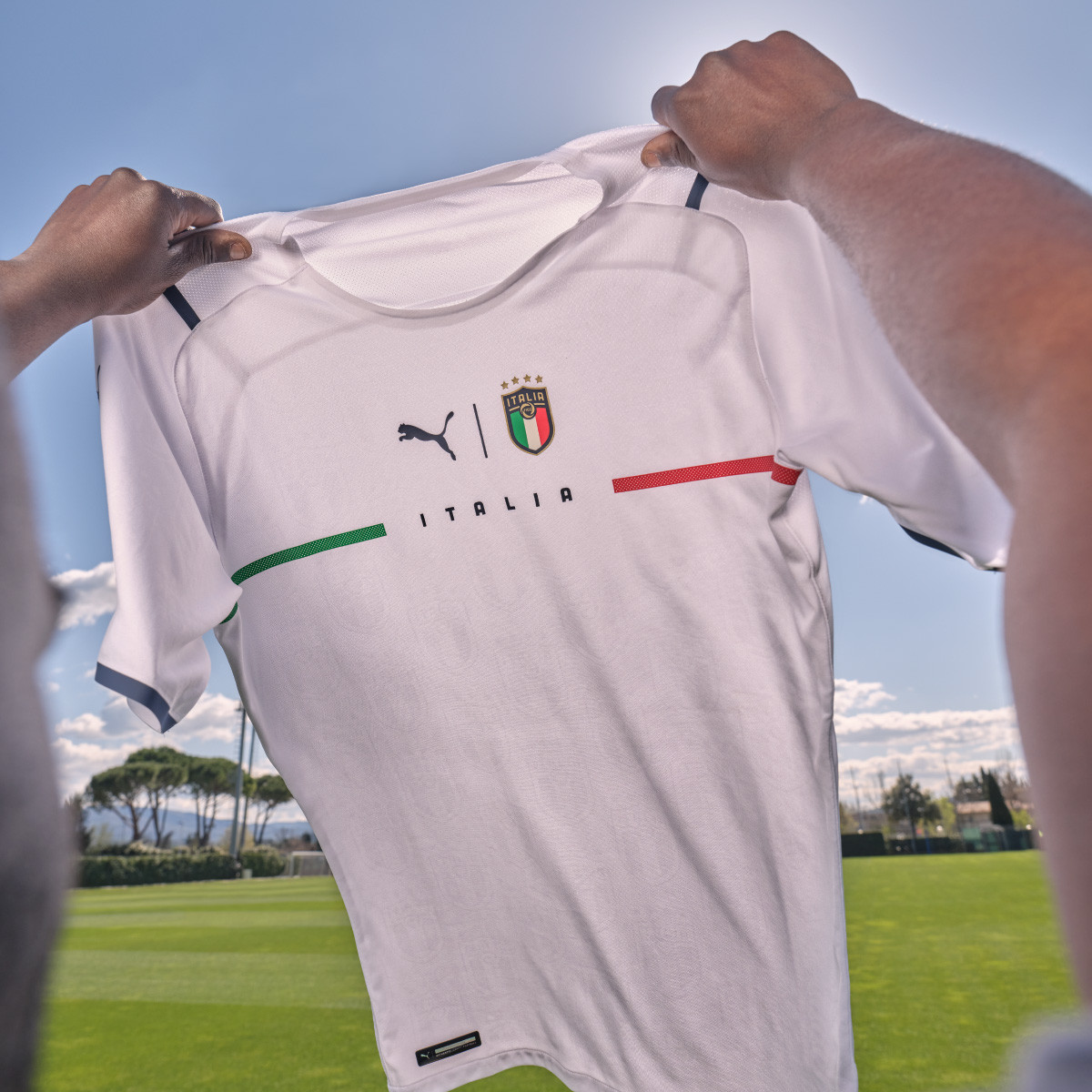 La nuova maglia away dell’Italia