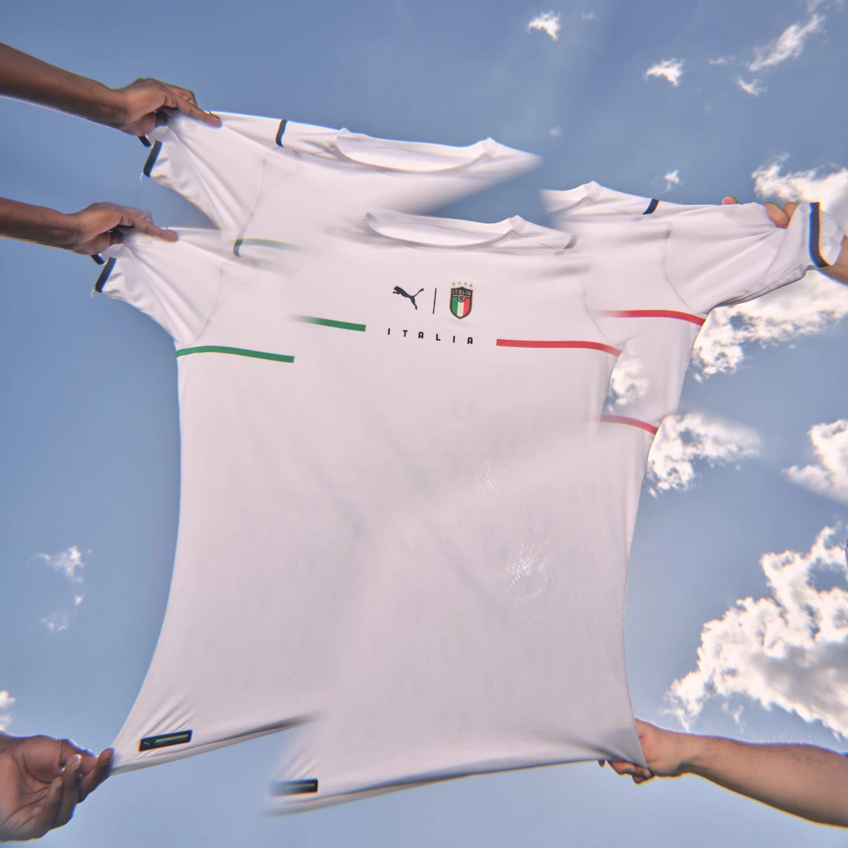 post card 21SS_Social_TS_Football_Italy_Away-Shirt_1200x1200px_0520.webp