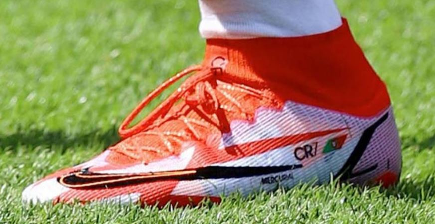 nuevos guayos de cr7 2021