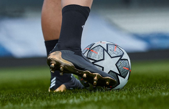 Consolida tu pisada con las botas de fútbol multitacos
