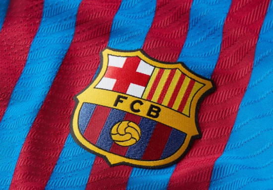 post-nueva-camiseta-fc-barcelona-escudo.JPG