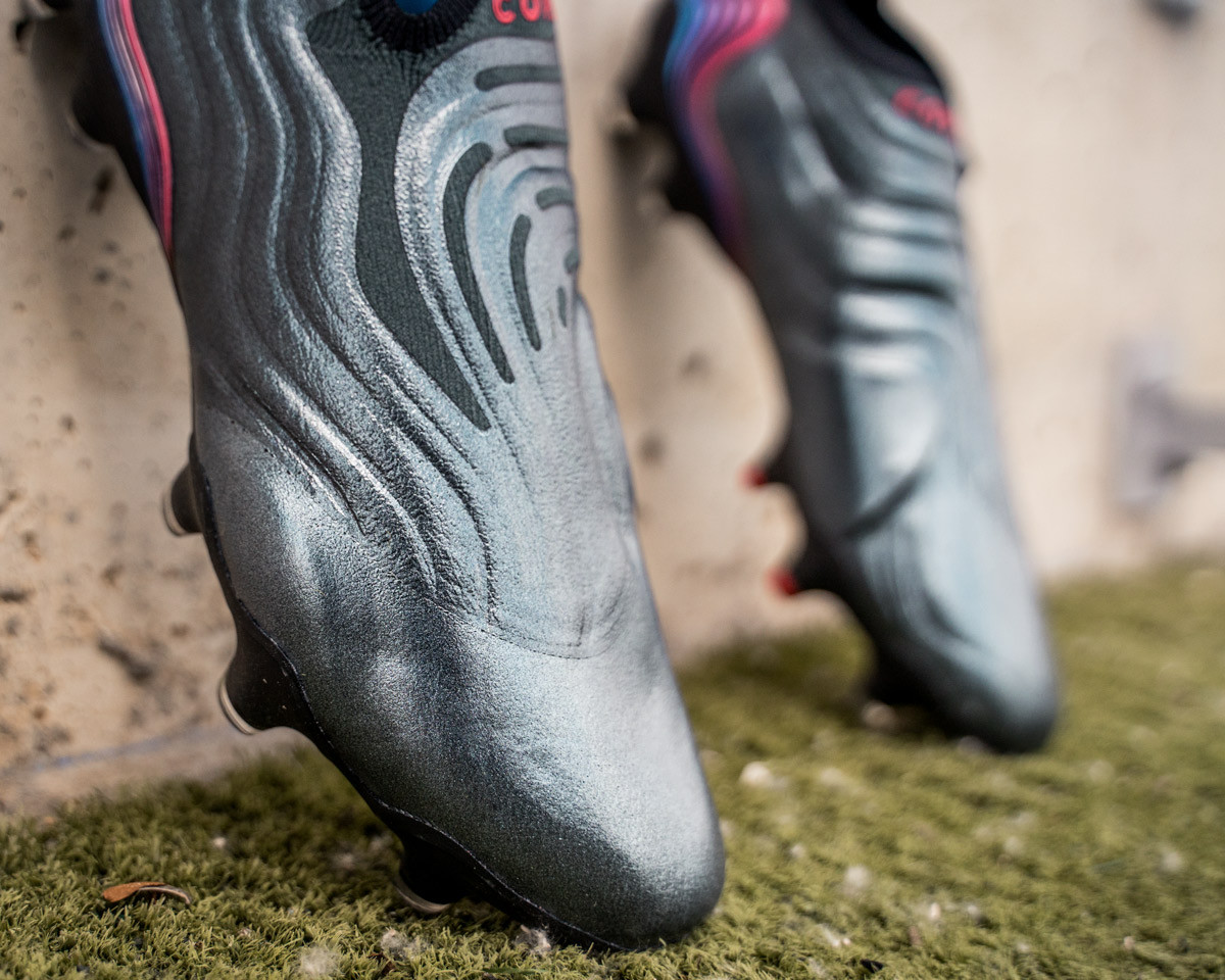 cortesía Estrecho de Bering Reanimar Las nuevas botas negras de adidas y Nike - Blogs - Fútbol Emotion