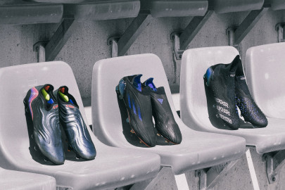 Las nuevas botas negras de adidas y Nike
