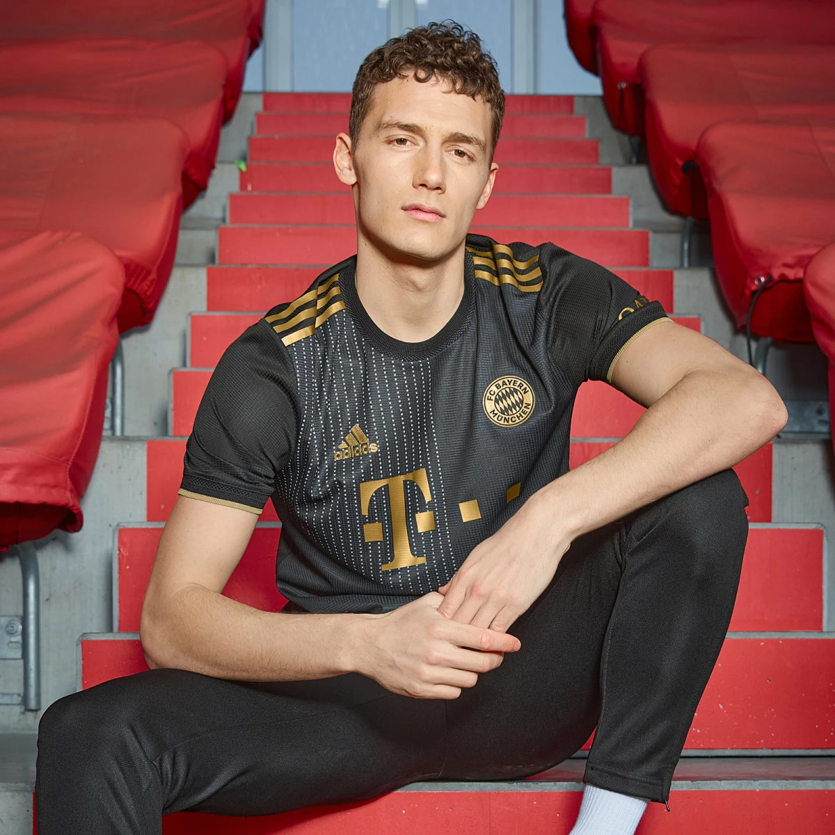 post card bayern_munich_2021_2022_away_kit_1.webp