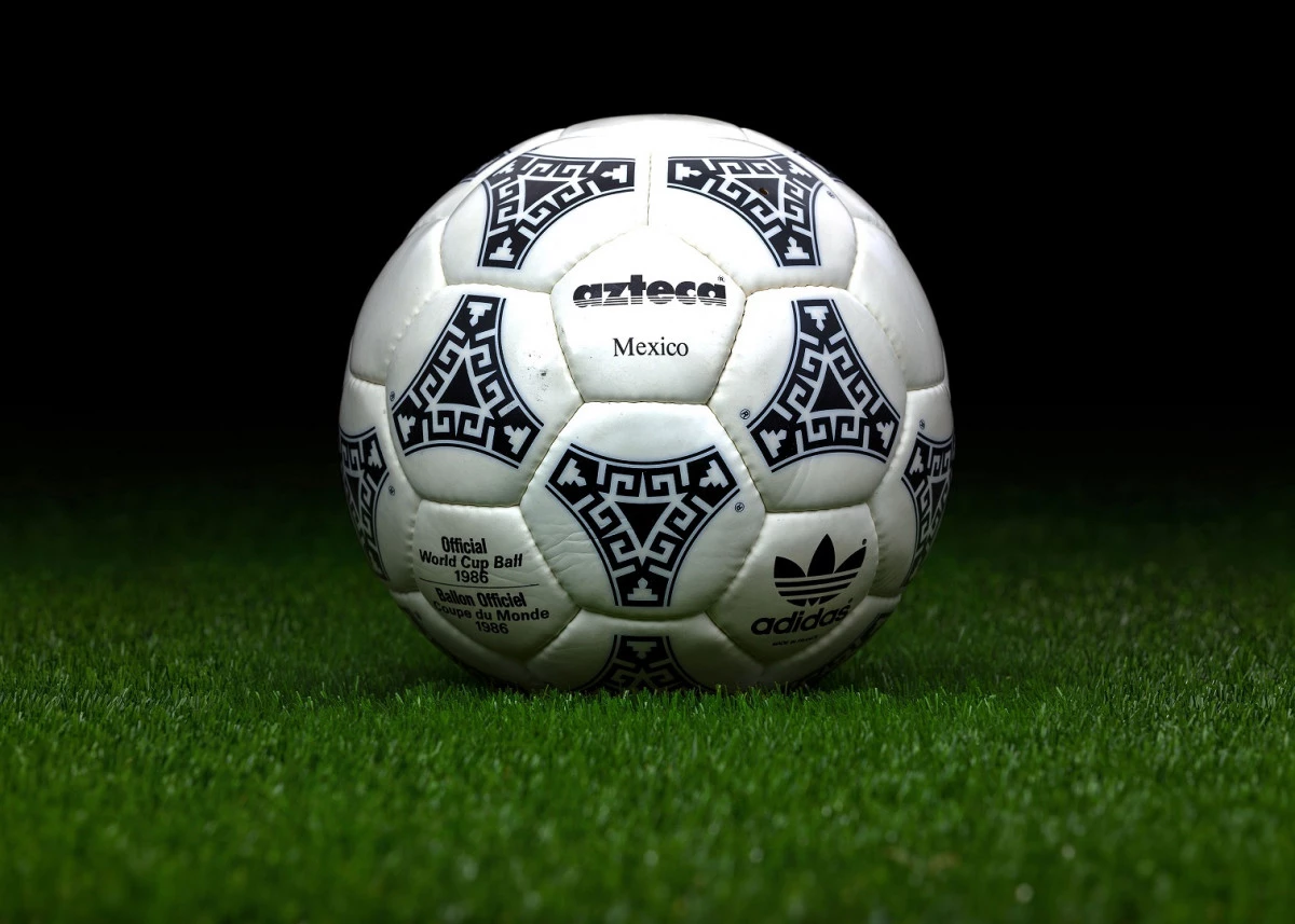 post card post-evolución-balones-de-futbol-azteca.webp