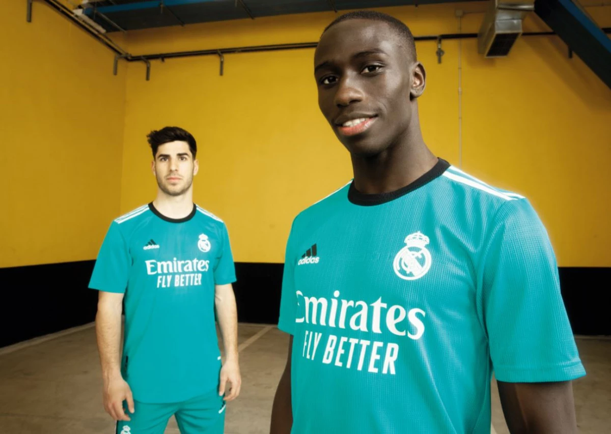post card post-lanzamientos-del-mes-de-septiembre-adidas-real-madrid-tercera.webp
