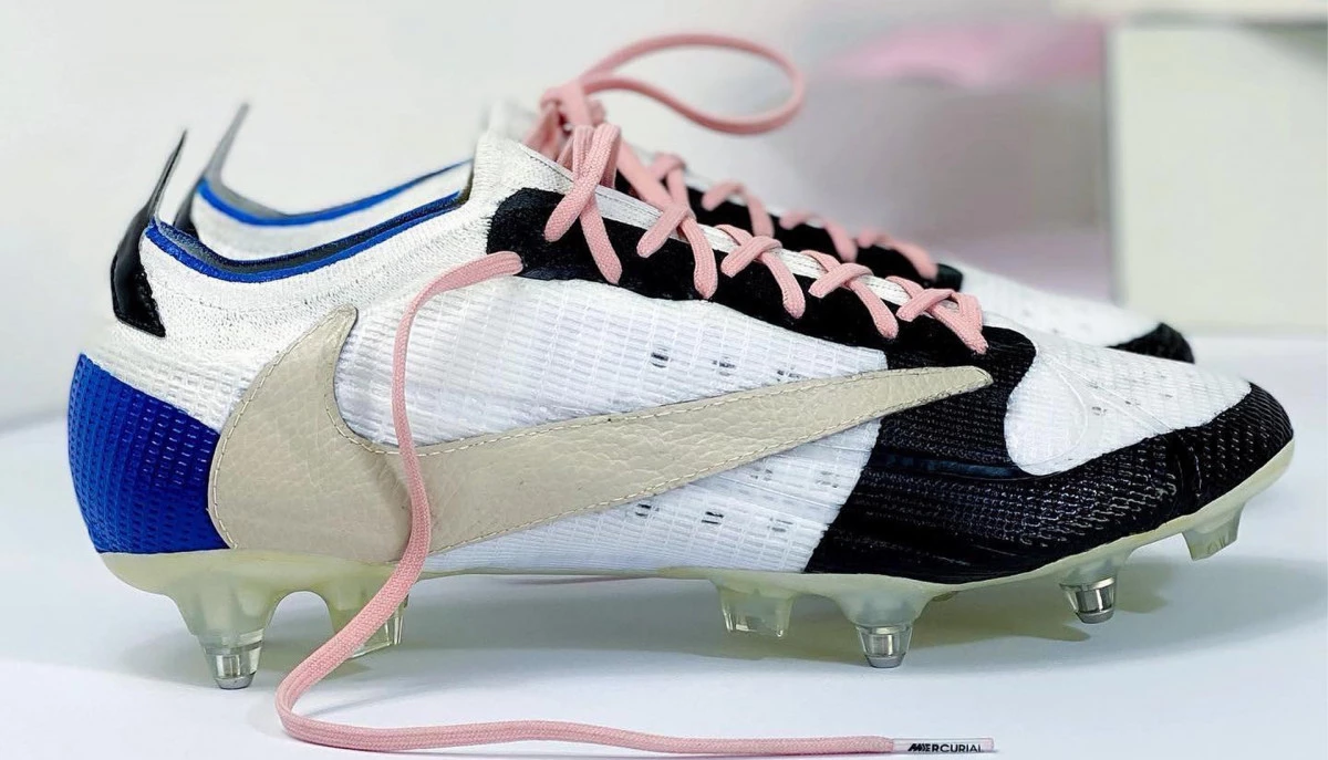 post card post-travis-scoot-jordan-1-fútbol-mercurial-laces.webp