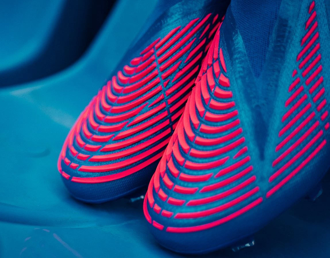 post card post-un-mes-con-adidas-predator-edge-lateral.webp