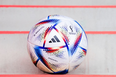 El balón del Mundial de Qatar 2022 adidas Al-Rihla