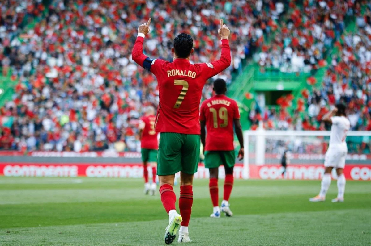 post card cr7.webp