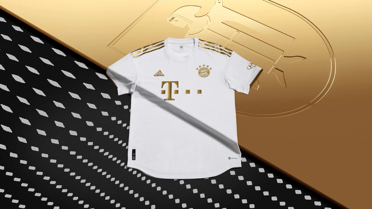 post card 1025096-H23544_BAYERN_FW22_AWAY_LAYDOWN_SHOT-1_16x9.webp