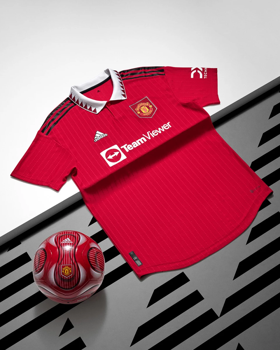 post card 1023418-H23544_MANCHESTER_FW22_HOME_LAYDOWN_SHOT-1_4x5.webp