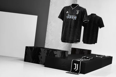 1025230-H23544_JUVENTUS_FW22_AWAY_HANGING_SHOT-1_16x9.webp
